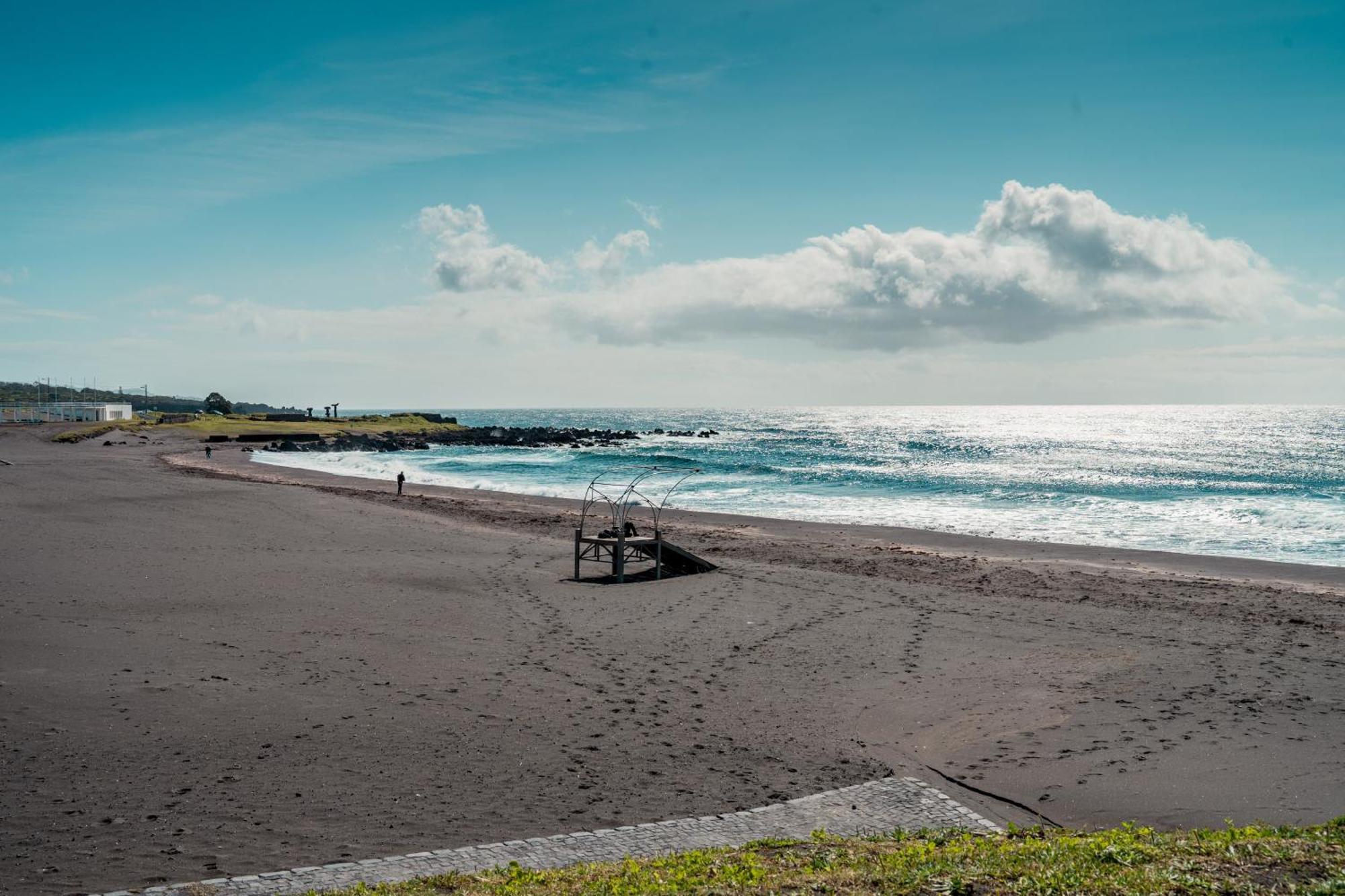 Beach Waves Ponta Delgada Eksteriør billede